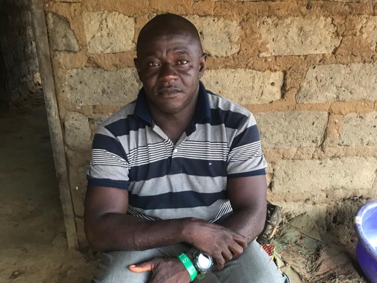 Jusu Tua, directeur van een basisschool in Sierra Leone